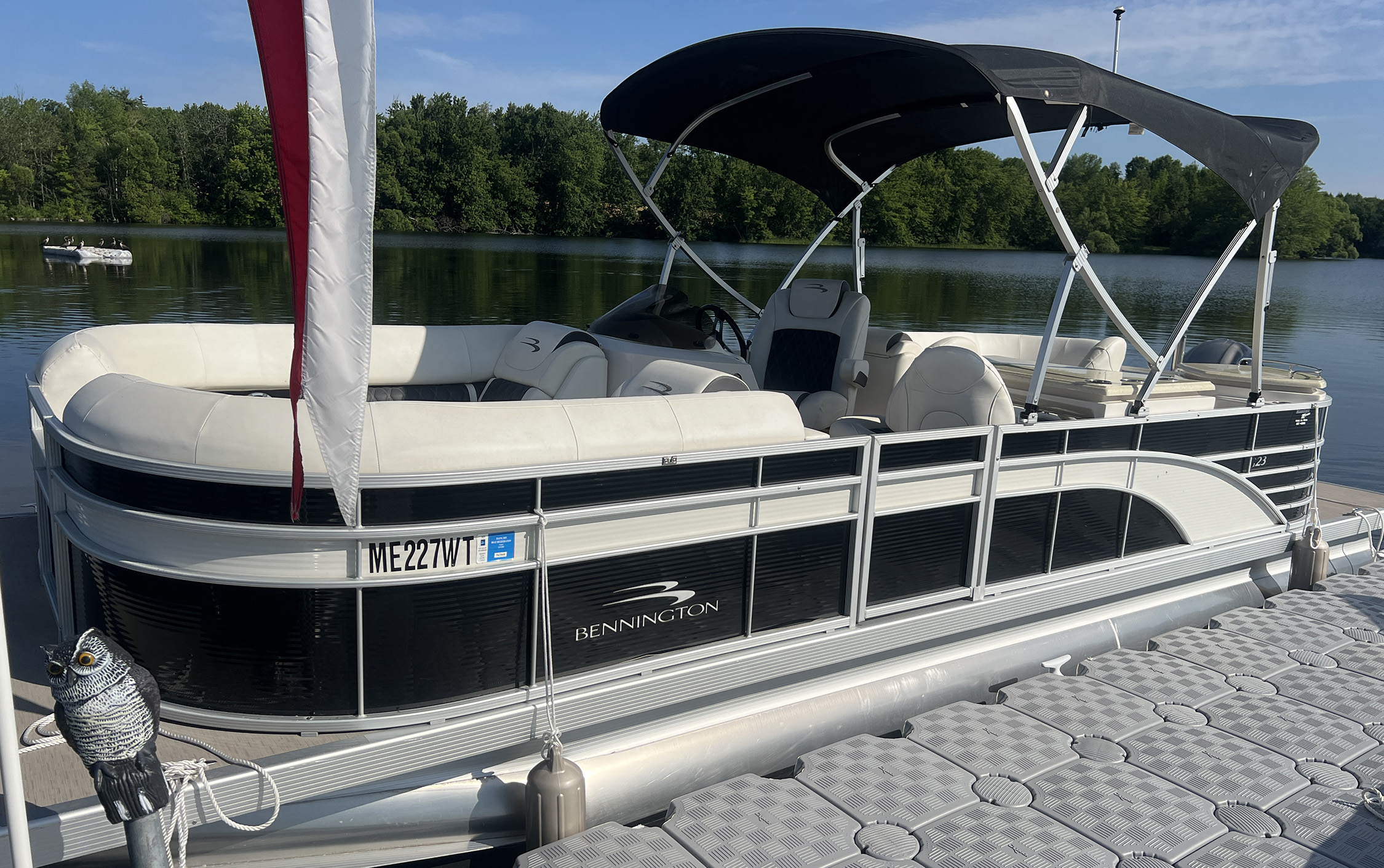 2018 Bennington 23GPD Elliptical - Midnight Black