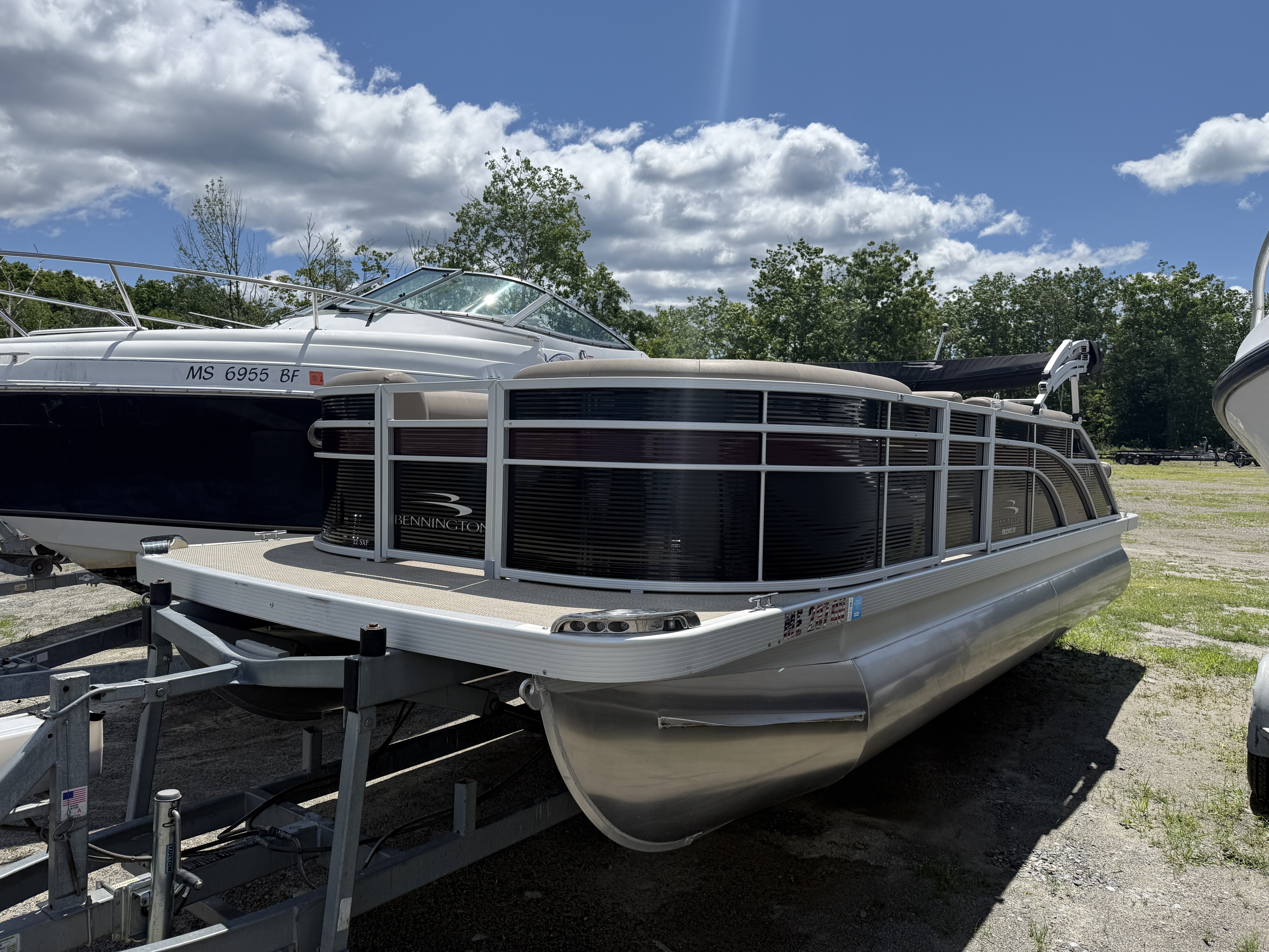 2019 Bennington 22SSBXP Pontoon Boat